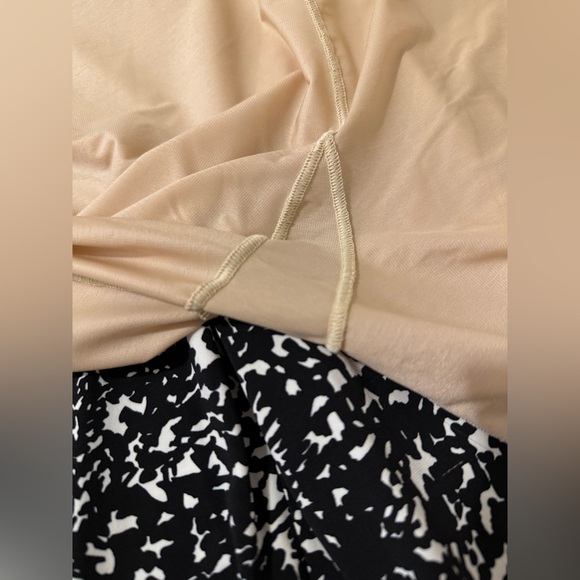 SPANX Wide Leg Pants - Picture 11 of 11